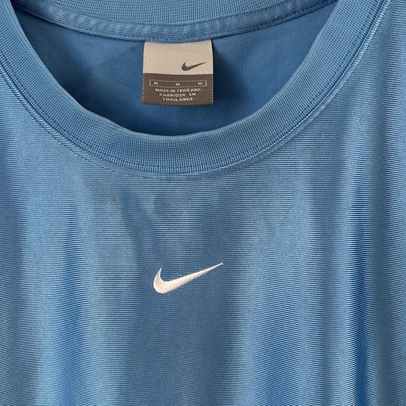 Nike top - Picture 2 of 2